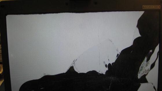 Exotischer Displaytausch bei einem Autowerkstatt Panasonic Toughbook CF-53